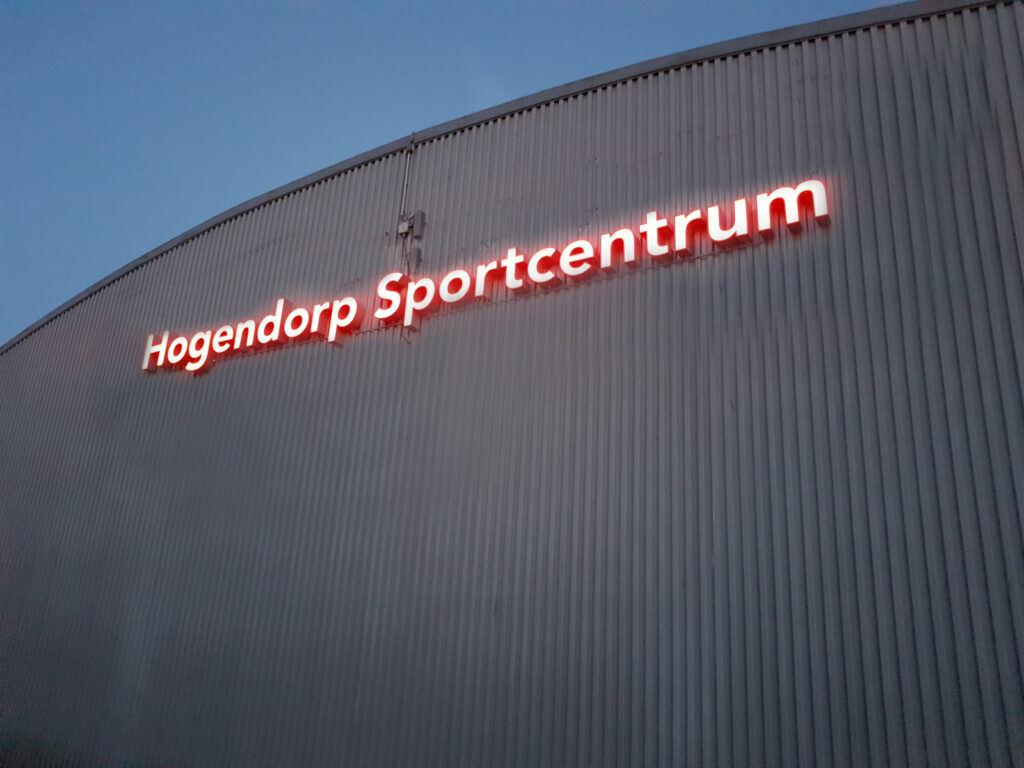 Lichtreclame en lichtbak voor Hogendorp Sportcentrum