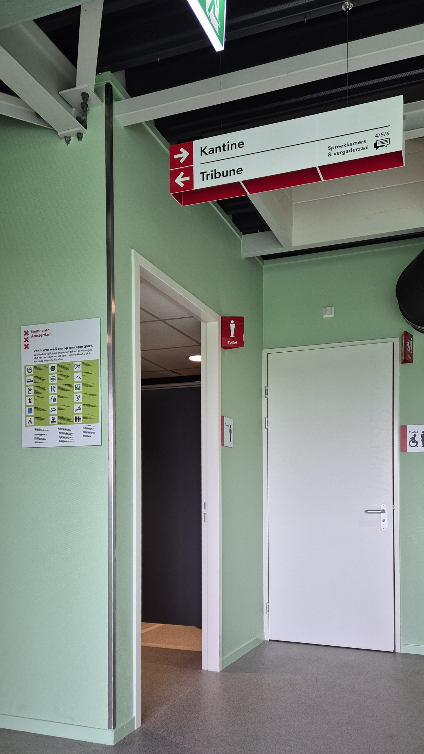 Sportpark de Eendracht Bewegwijzering met informatiebord bij Sportpark De Eendracht