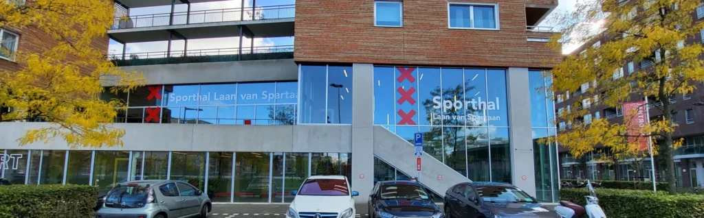plakfolie-amersfoort Plakfolie op de ramen van een kantoorpand