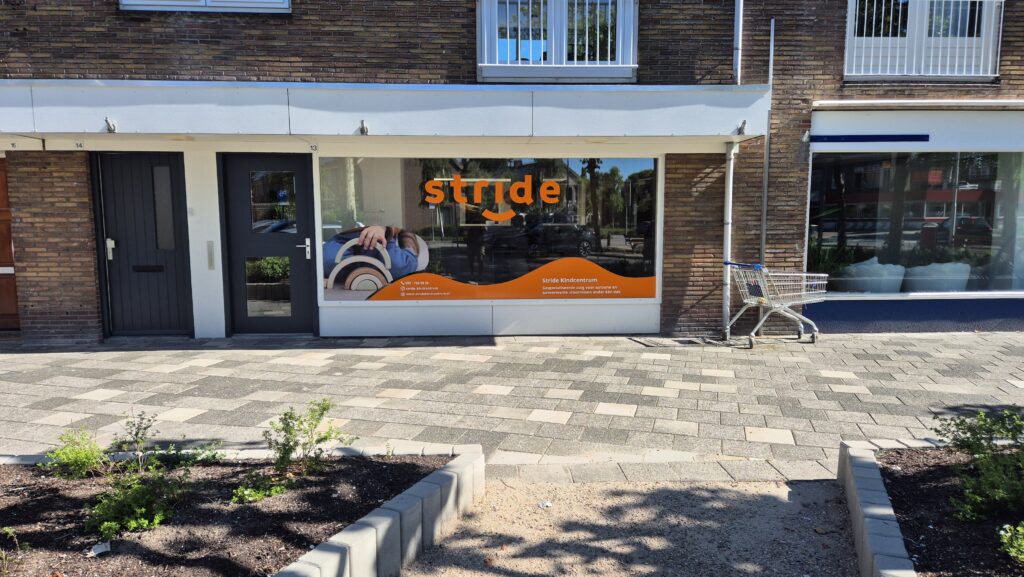 Raambelettering voor Stride