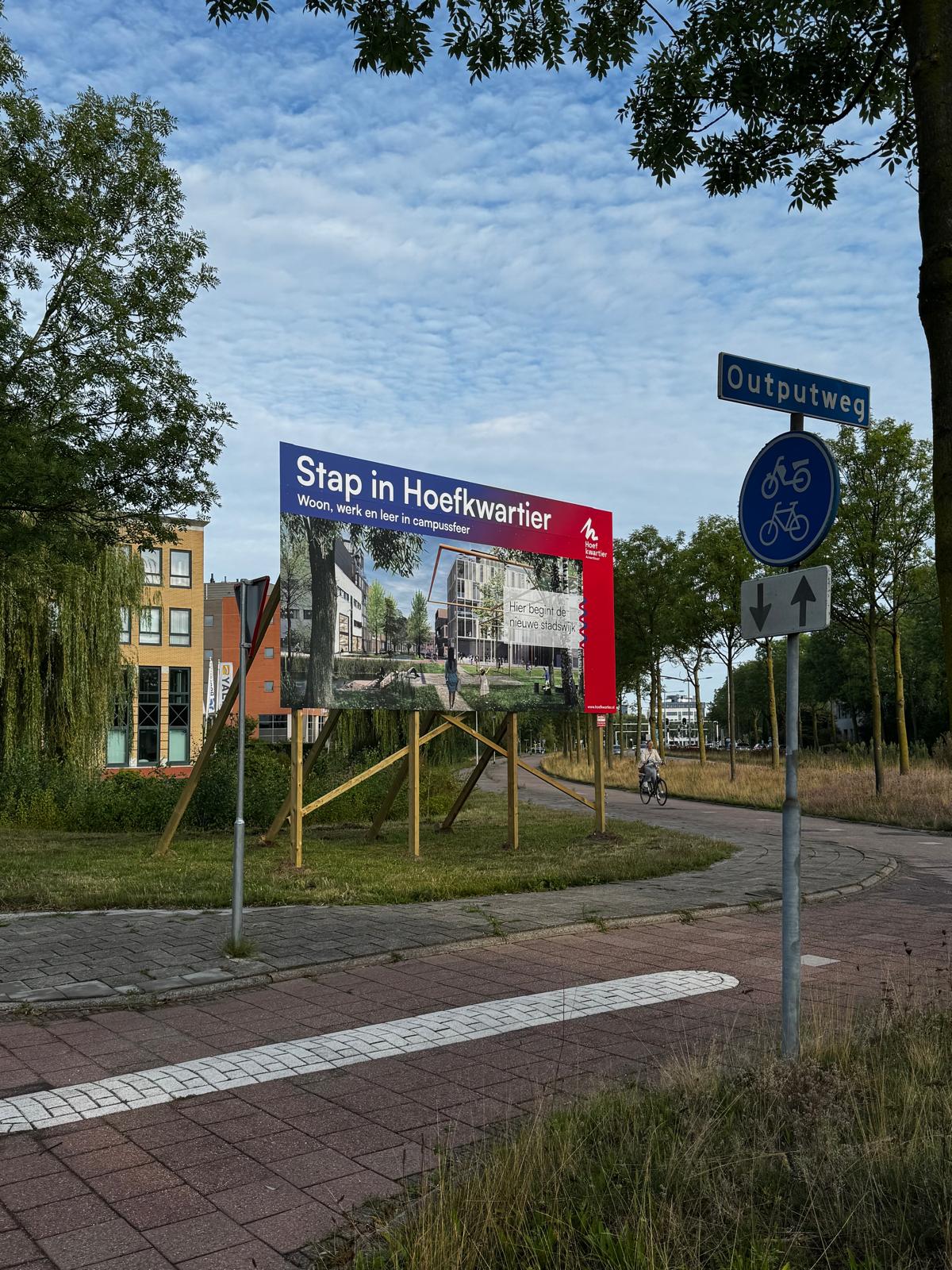 Bord Stap in Hoefkwartier langs de weg